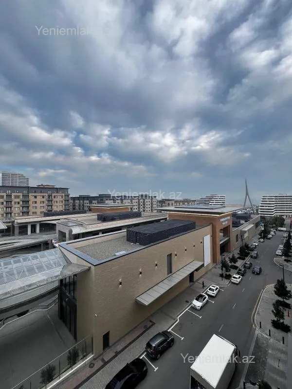 Satılır 5 otaqlı yeni tikili 200 m²