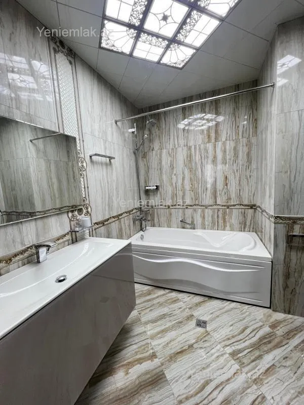 Satılır 5 otaqlı yeni tikili 200 m²