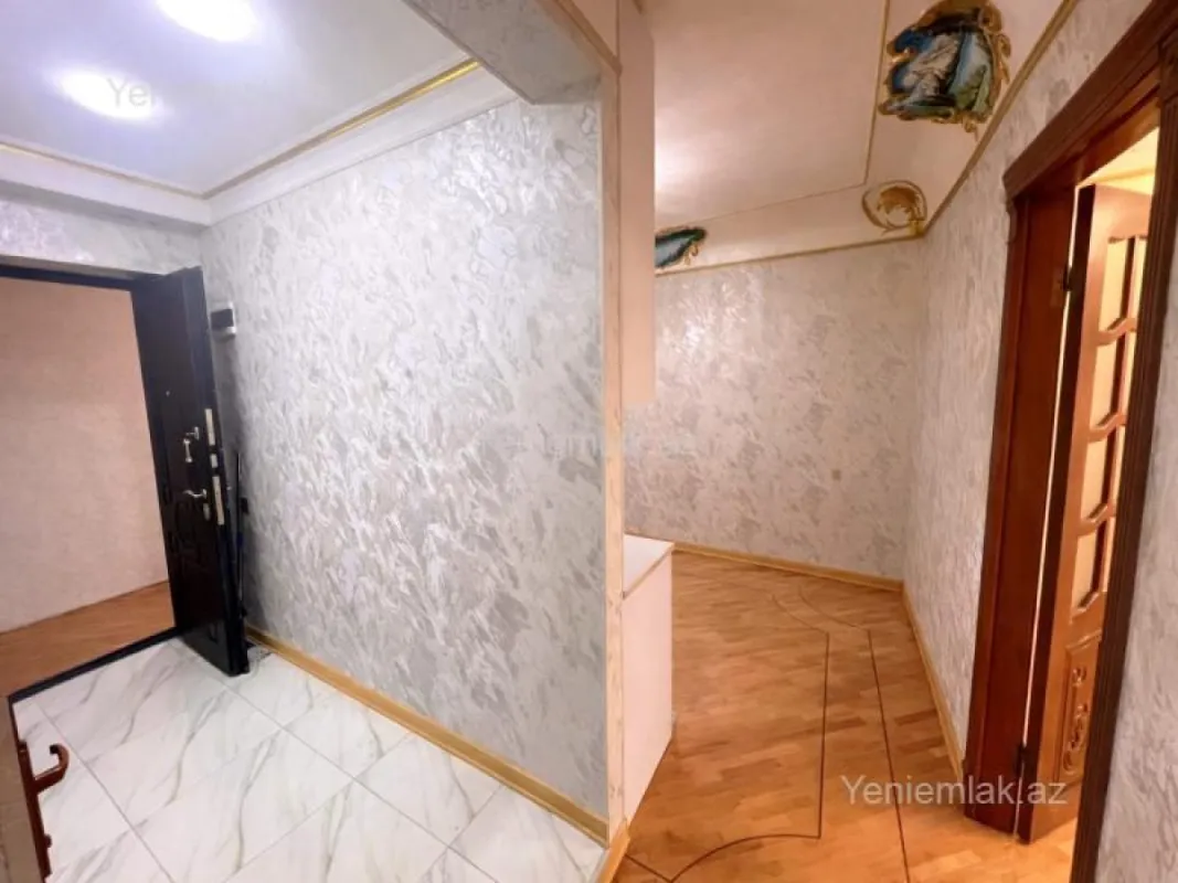 Satılır 2 otaqlı köhnə tikili 70 m²