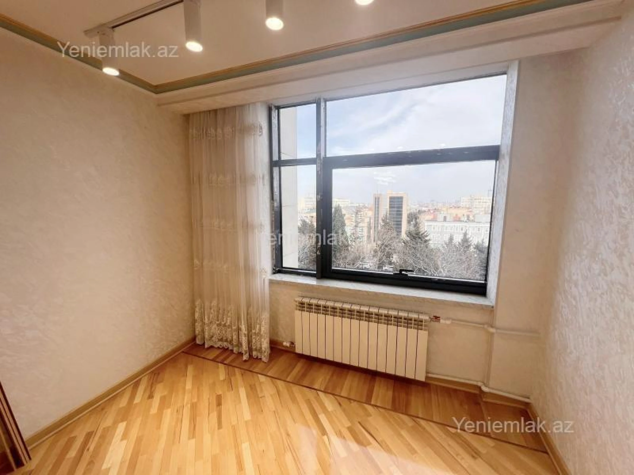 Satılır 2 otaqlı köhnə tikili 70 m²