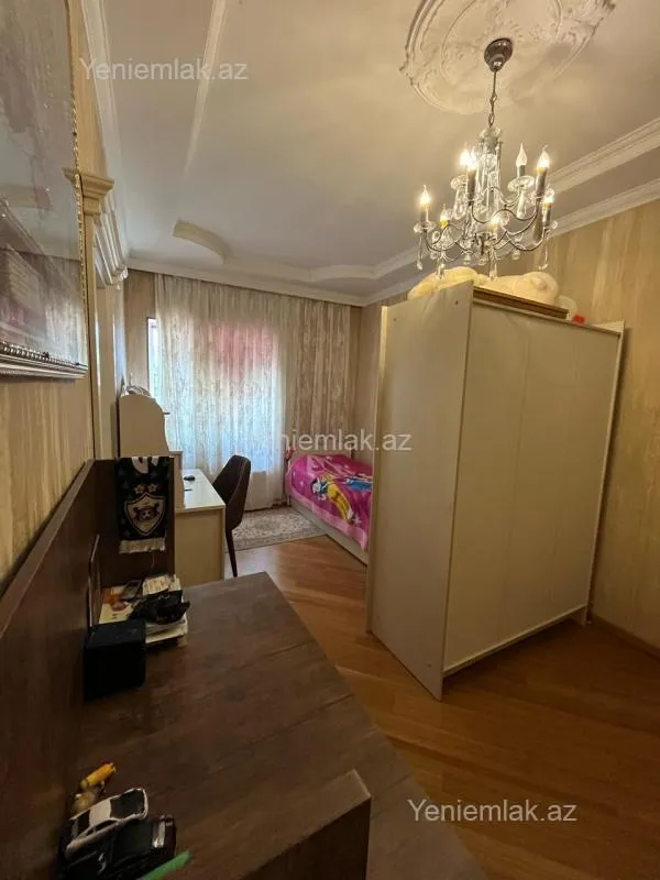 Satılır 4 otaqlı həyət evi 200 m²