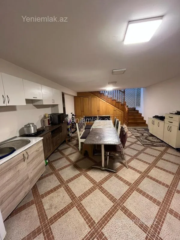 Satılır 4 otaqlı həyət evi 200 m²