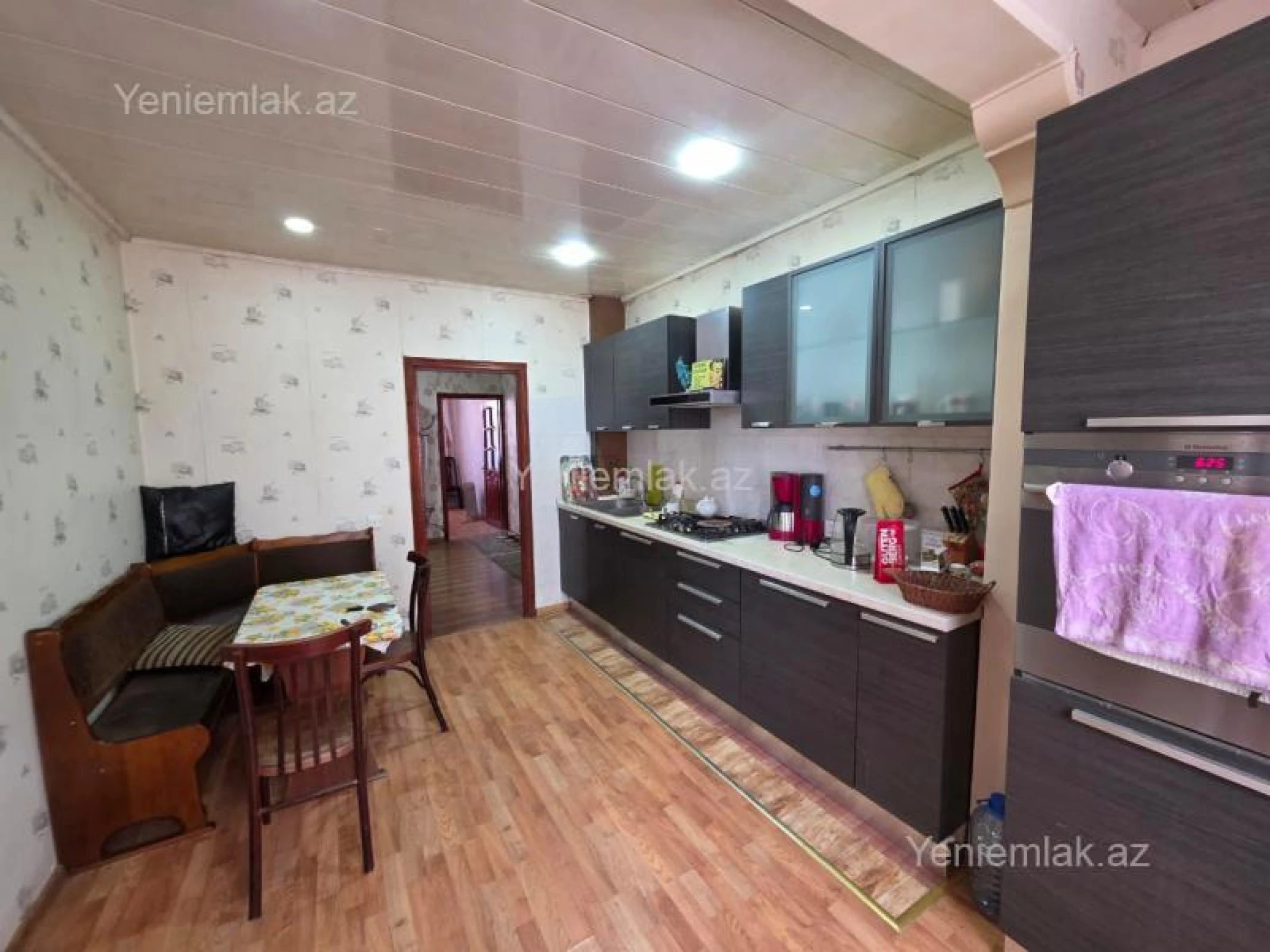 Satılır 4 otaqlı köhnə tikili 100 m²