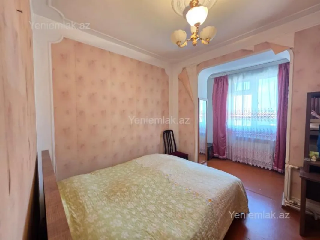 Satılır 4 otaqlı köhnə tikili 100 m²