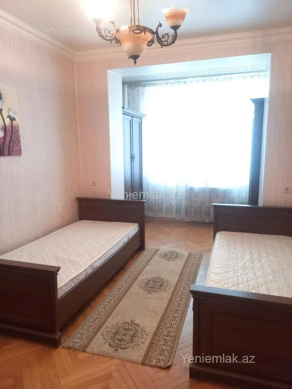 Satılır 3 otaqlı köhnə tikili 85 m²