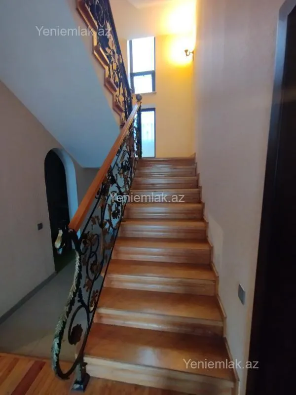 Satılır 7 otaqlı həyət evi 330 m²