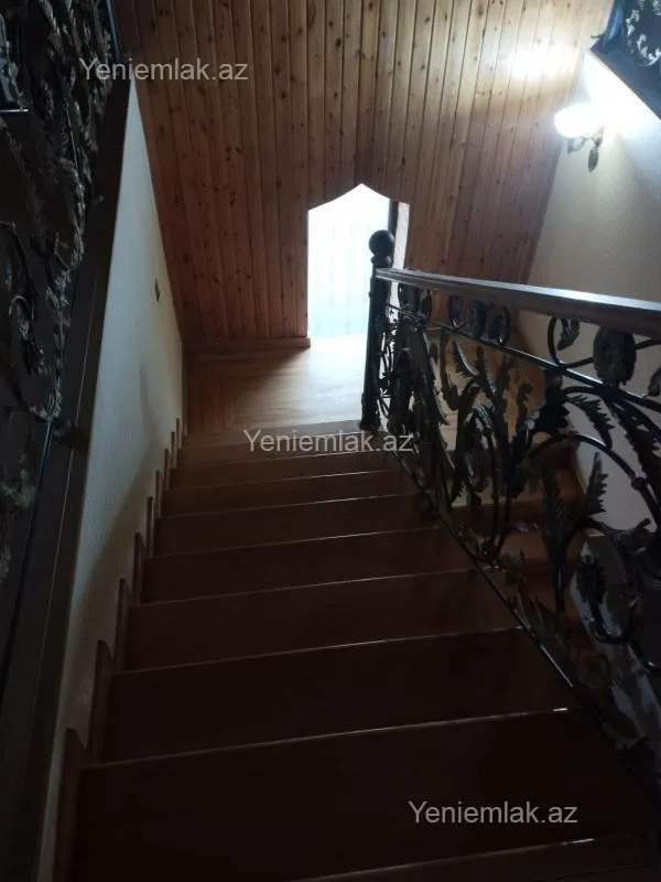 Satılır 7 otaqlı həyət evi 330 m²