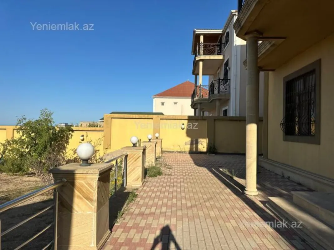 Satılır 7 otaqlı həyət evi 330 m²