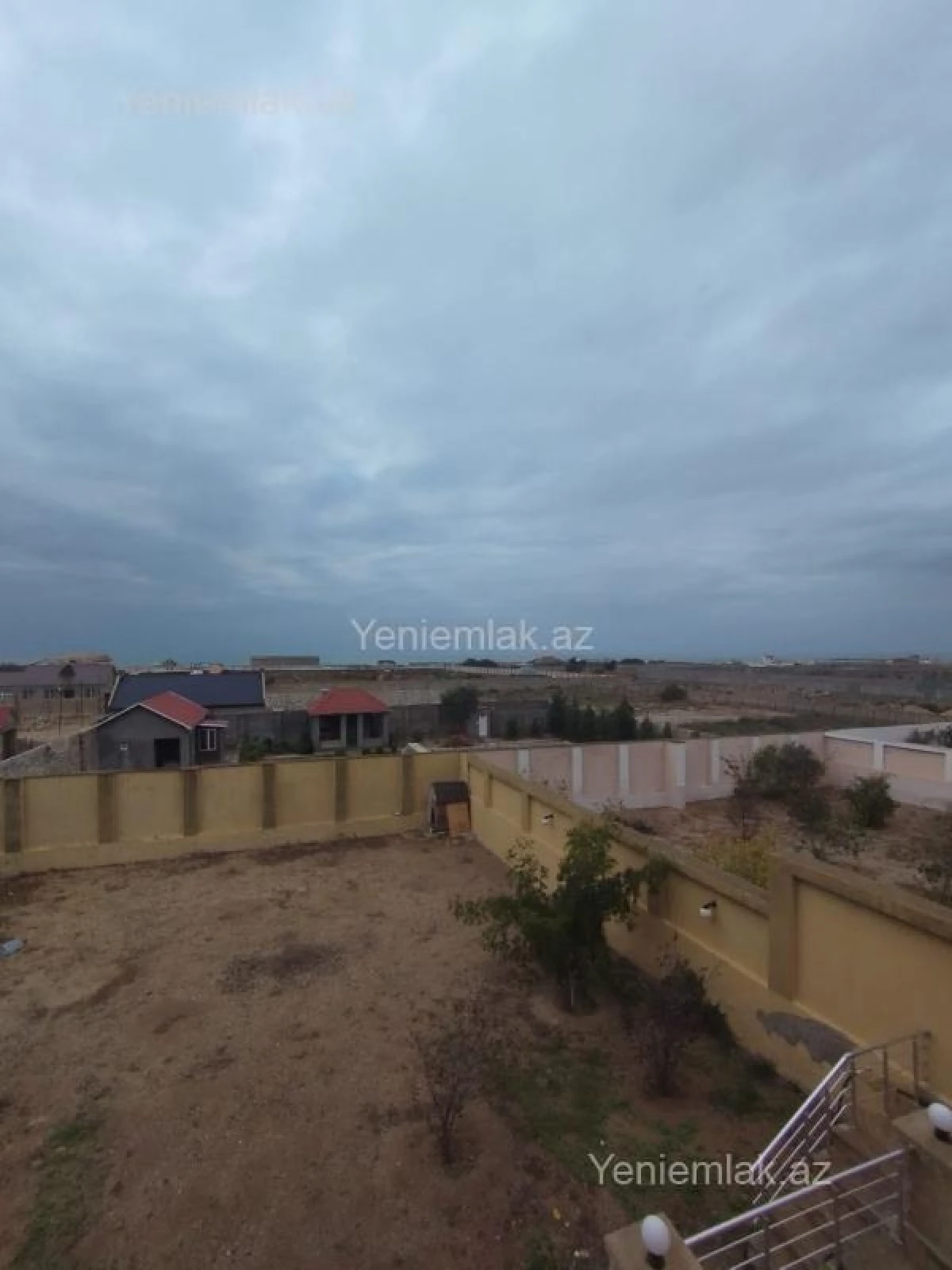 Satılır 7 otaqlı həyət evi 330 m²