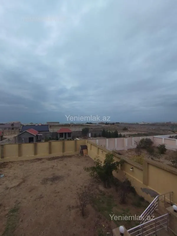 Satılır 7 otaqlı həyət evi 330 m²