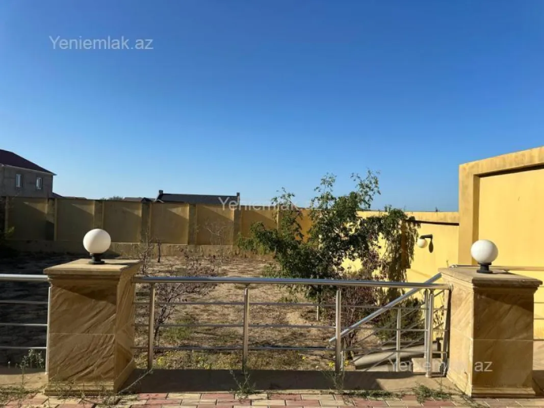 Satılır 7 otaqlı həyət evi 330 m²