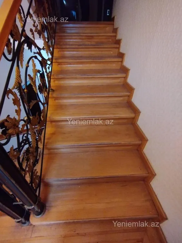 Satılır 7 otaqlı həyət evi 330 m²