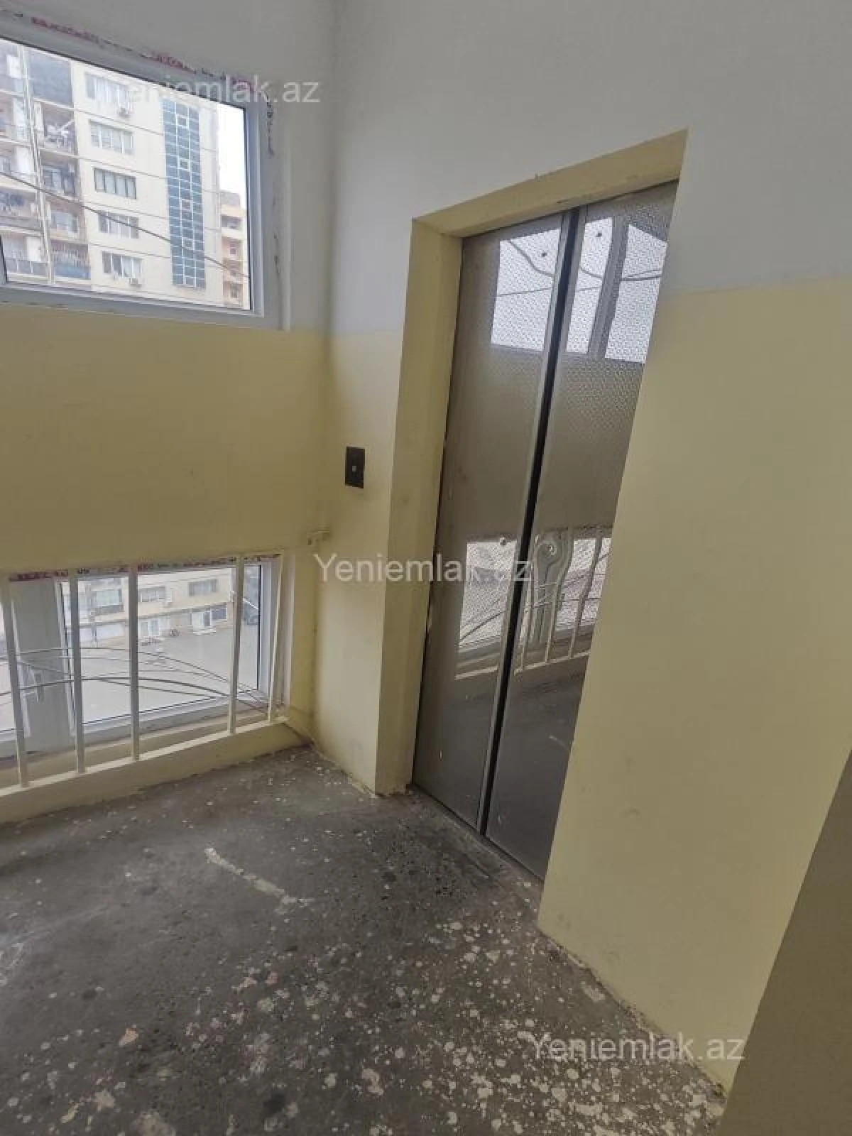 Satılır 4 otaqlı köhnə tikili 130 m²