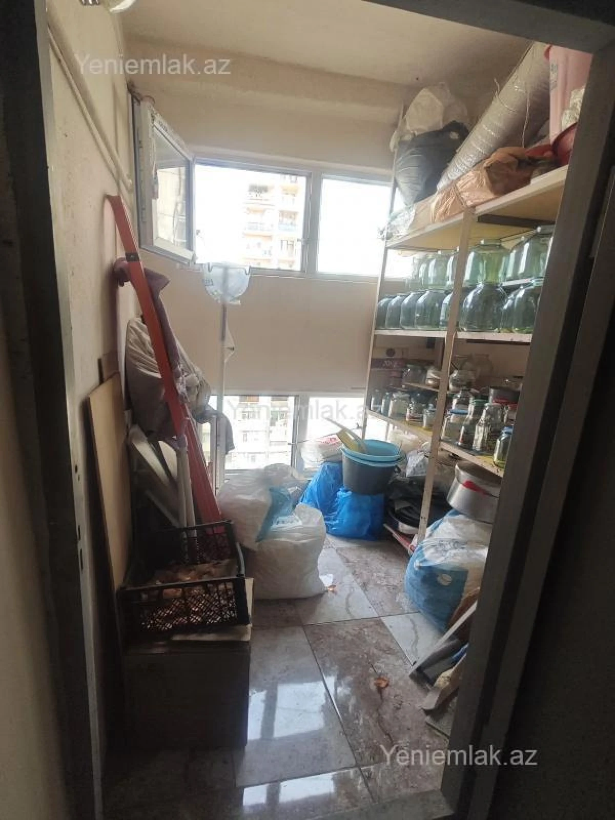 Satılır 4 otaqlı köhnə tikili 130 m²