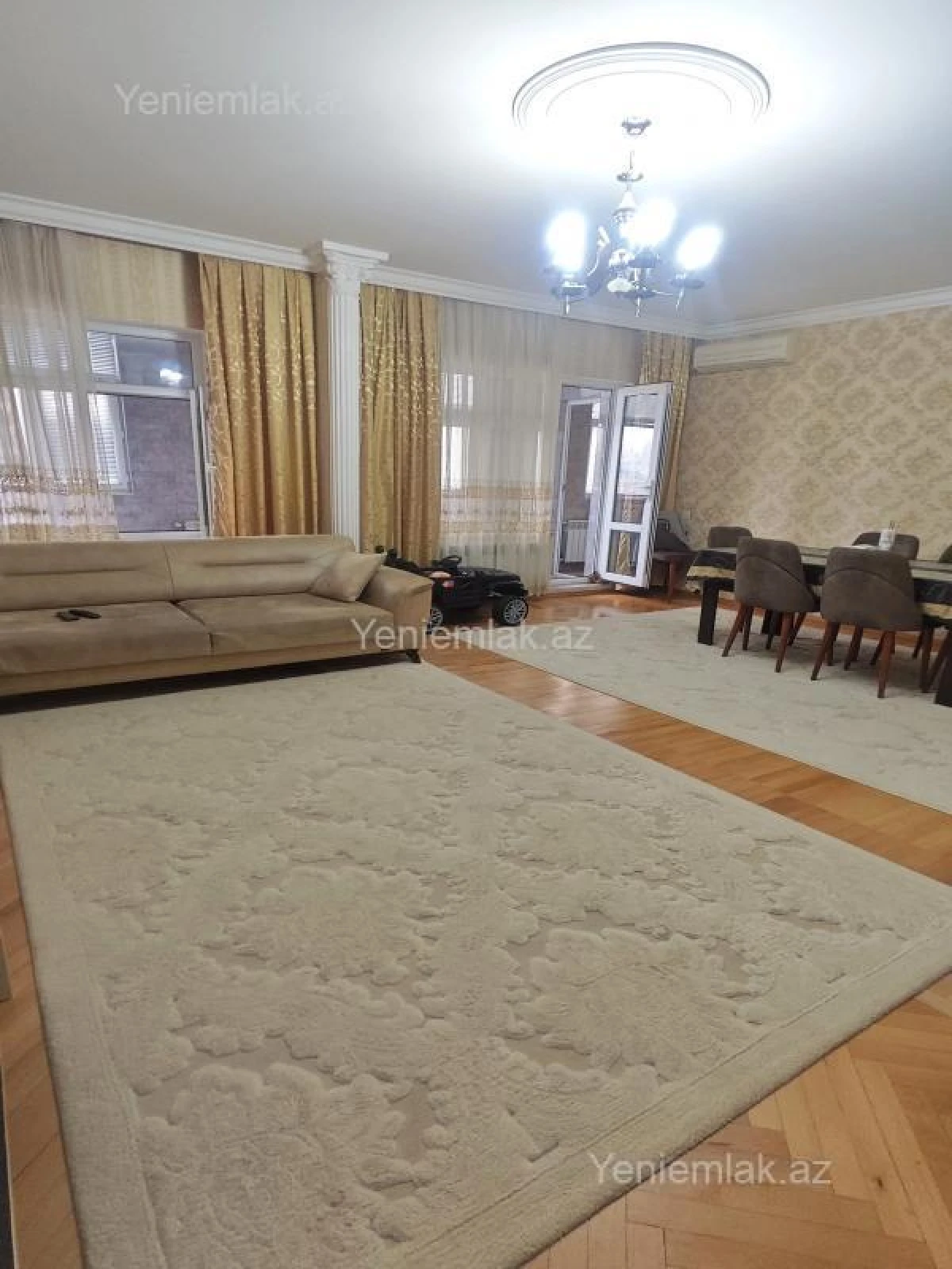 Satılır 4 otaqlı köhnə tikili 130 m²