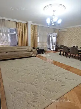 Satılır 4 otaqlı köhnə tikili 130 m²