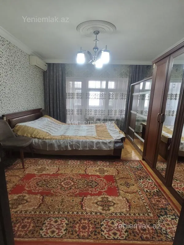 Satılır 4 otaqlı köhnə tikili 130 m²