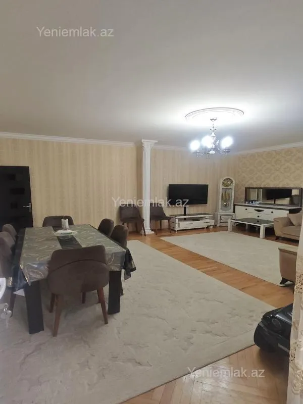 Satılır 4 otaqlı köhnə tikili 130 m²