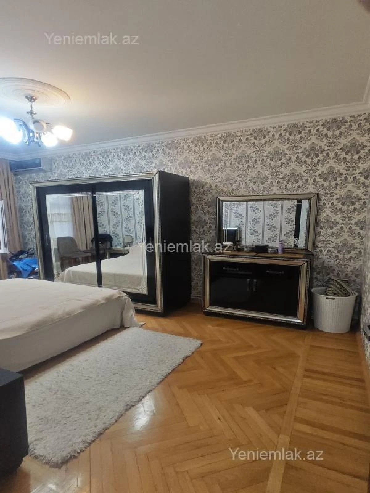 Satılır 4 otaqlı köhnə tikili 130 m²