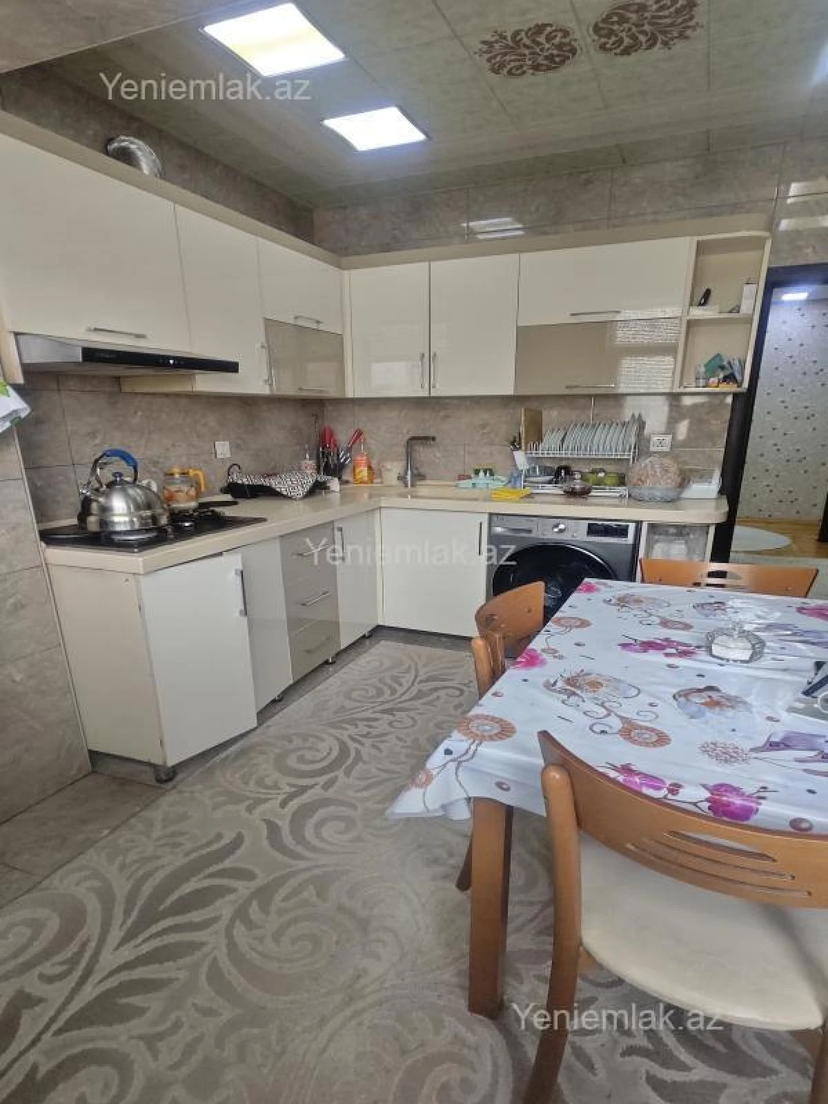 Satılır 4 otaqlı köhnə tikili 130 m²