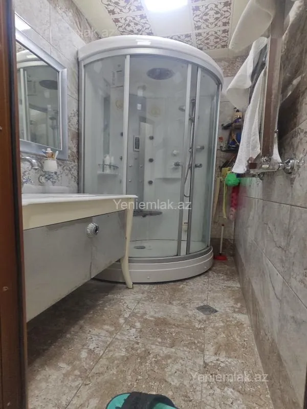 Satılır 4 otaqlı köhnə tikili 130 m²