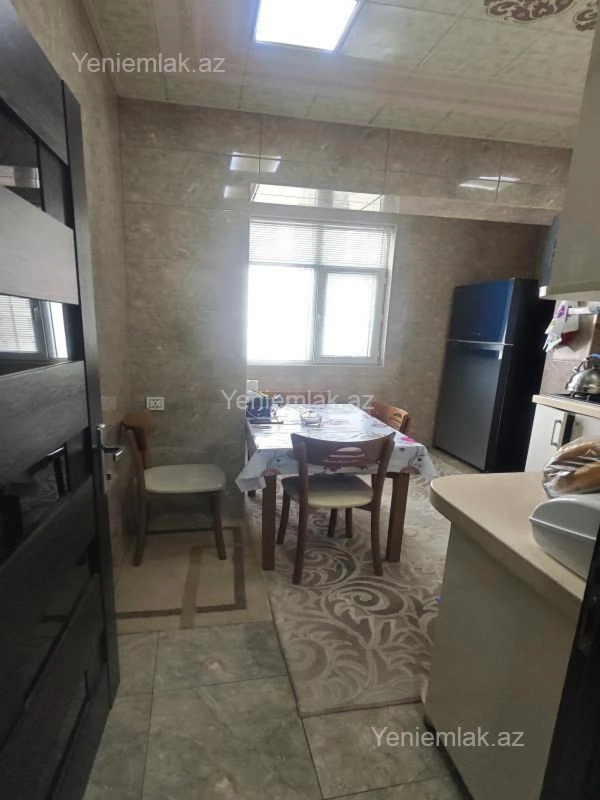 Satılır 4 otaqlı köhnə tikili 130 m²