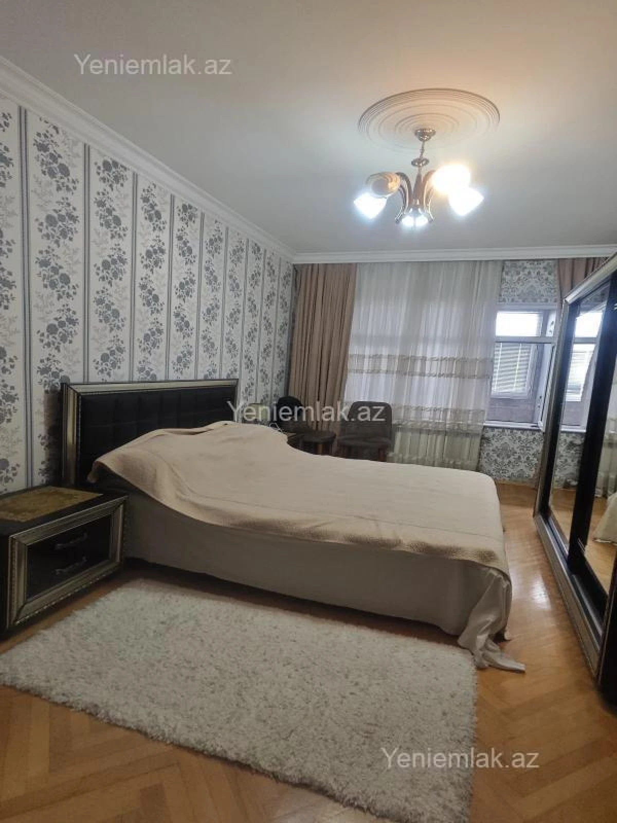 Satılır 4 otaqlı köhnə tikili 130 m²