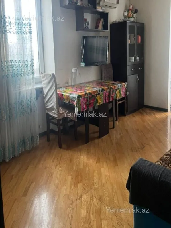 Satılır 1 otaqlı köhnə tikili 30 m²