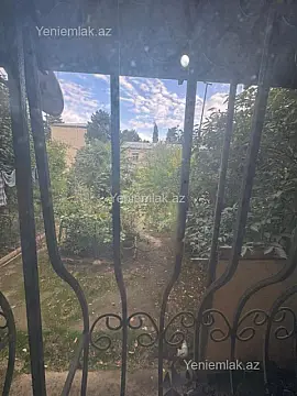 Satılır 4 otaqlı köhnə tikili 95 m²