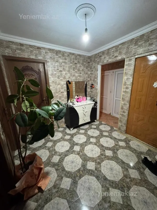 Satılır 4 otaqlı köhnə tikili 95 m²