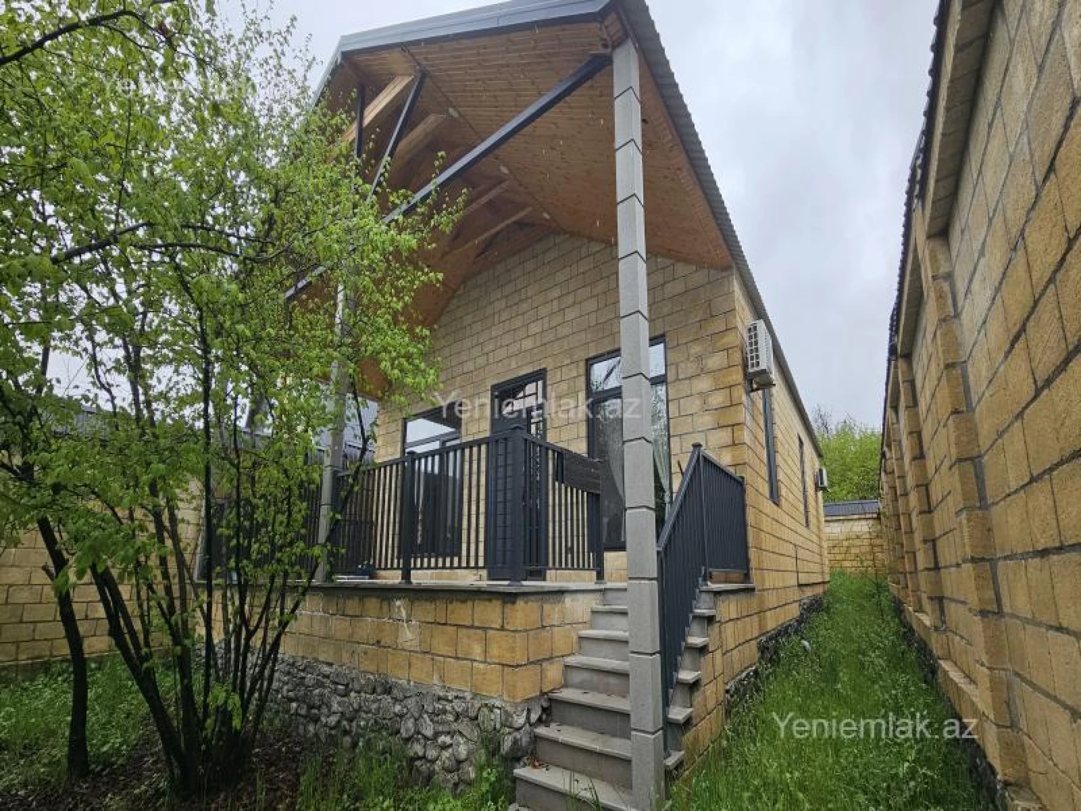 Satılır 3 otaqlı həyət evi 180 m²