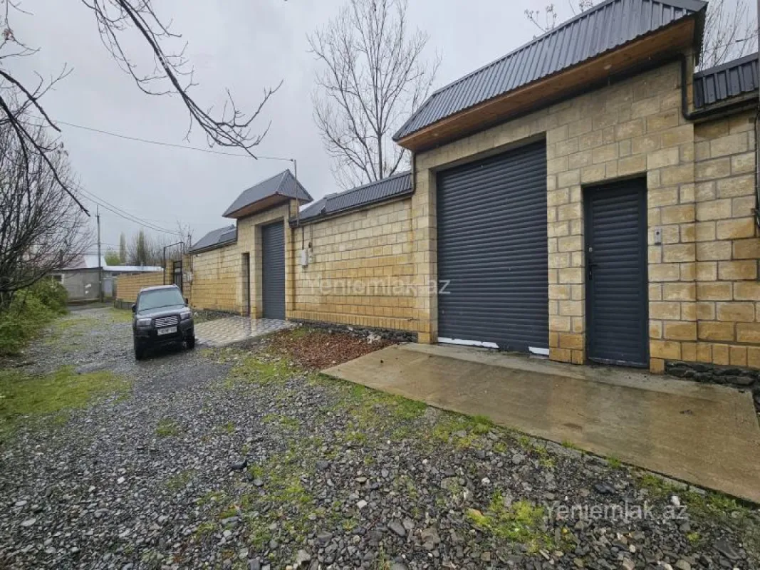 Satılır 3 otaqlı həyət evi 180 m²