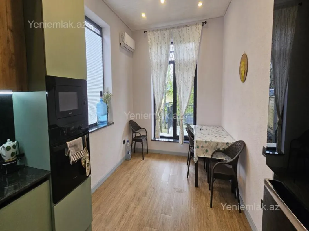 Satılır 3 otaqlı həyət evi 180 m²
