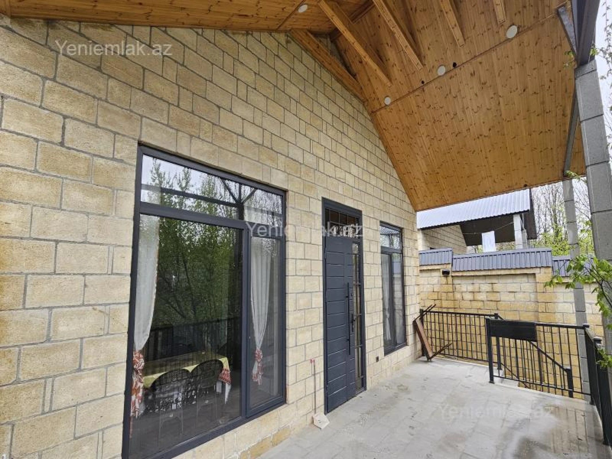 Satılır 3 otaqlı həyət evi 180 m²