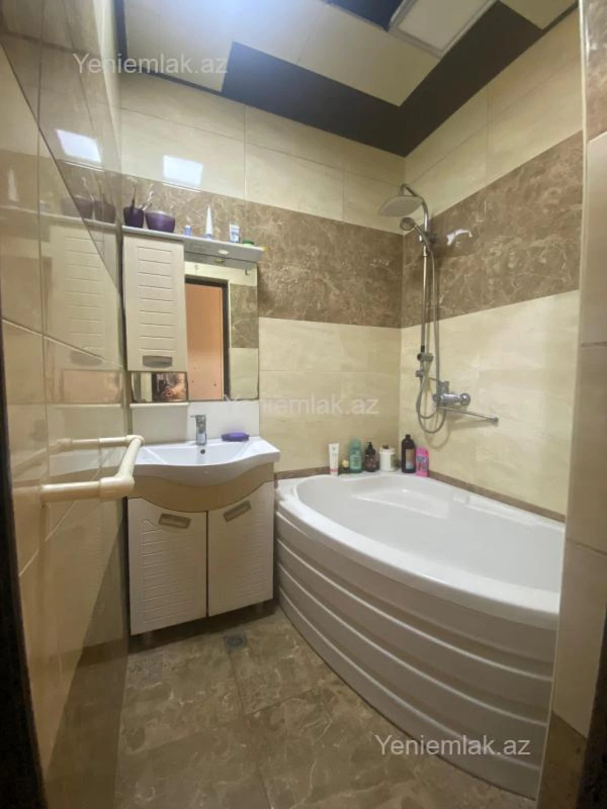 Satılır 3 otaqlı yeni tikili 98 m²