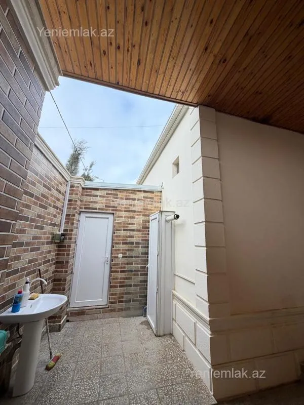 Satılır 4 otaqlı həyət evi 200 m²