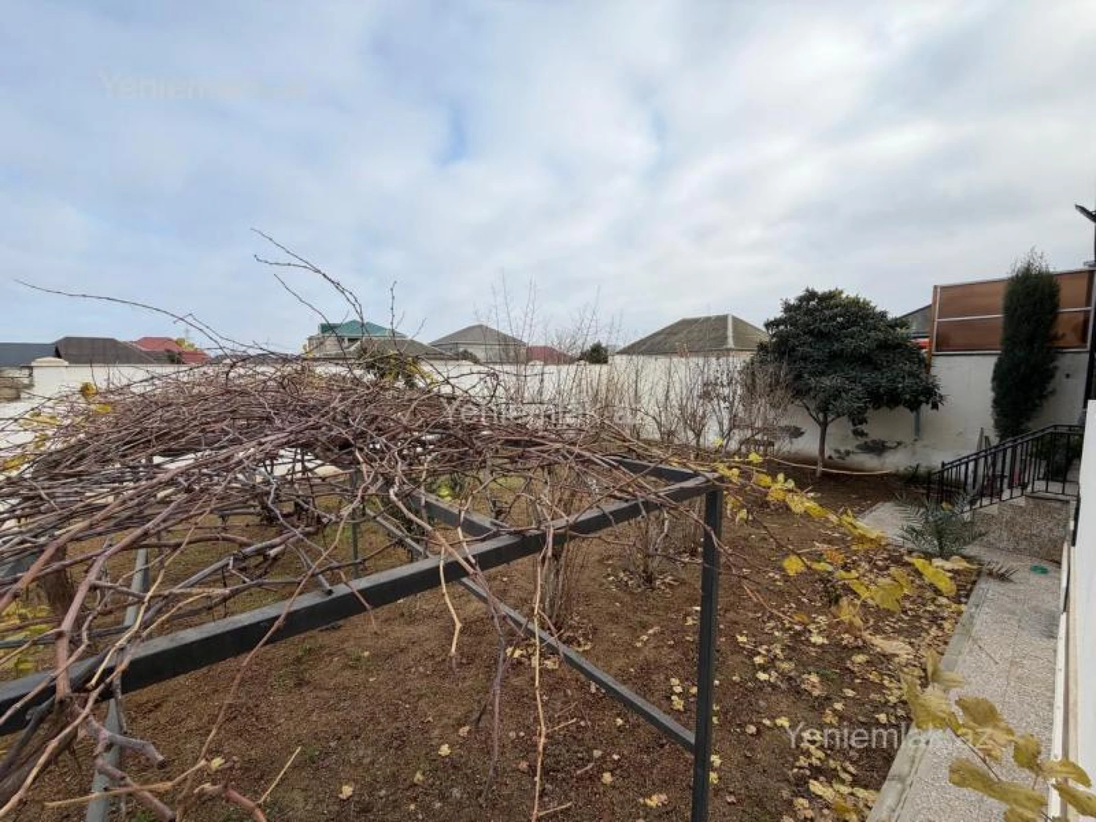 Satılır 4 otaqlı həyət evi 200 m²