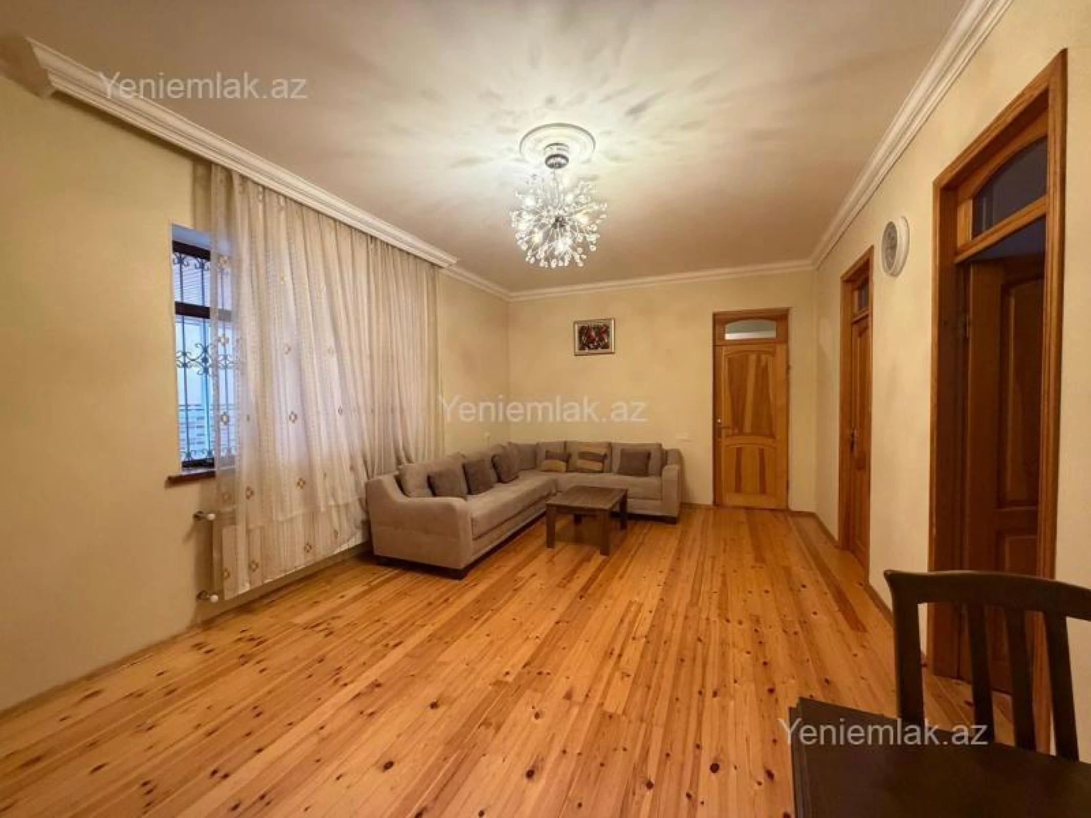 Satılır 4 otaqlı həyət evi 200 m²