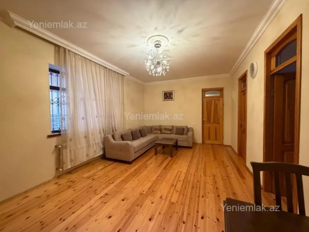Satılır 4 otaqlı həyət evi 200 m²