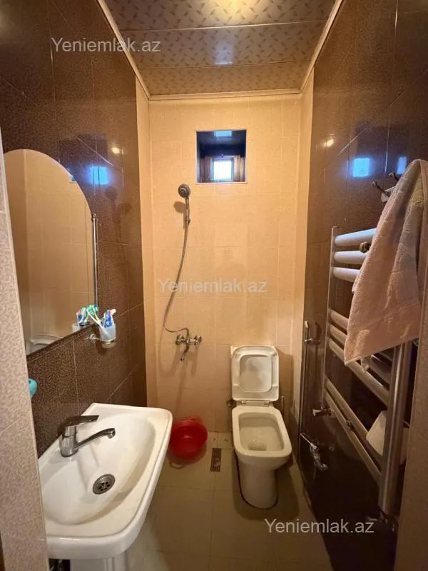 Satılır 4 otaqlı həyət evi 200 m²