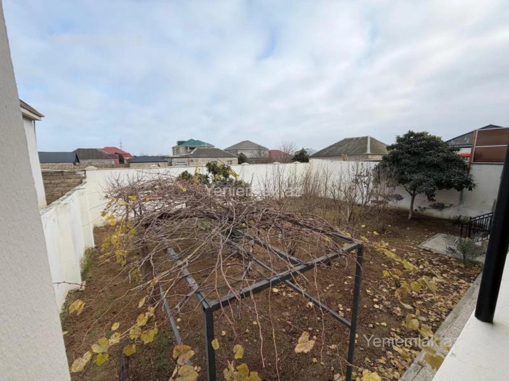 Satılır 4 otaqlı həyət evi 200 m²