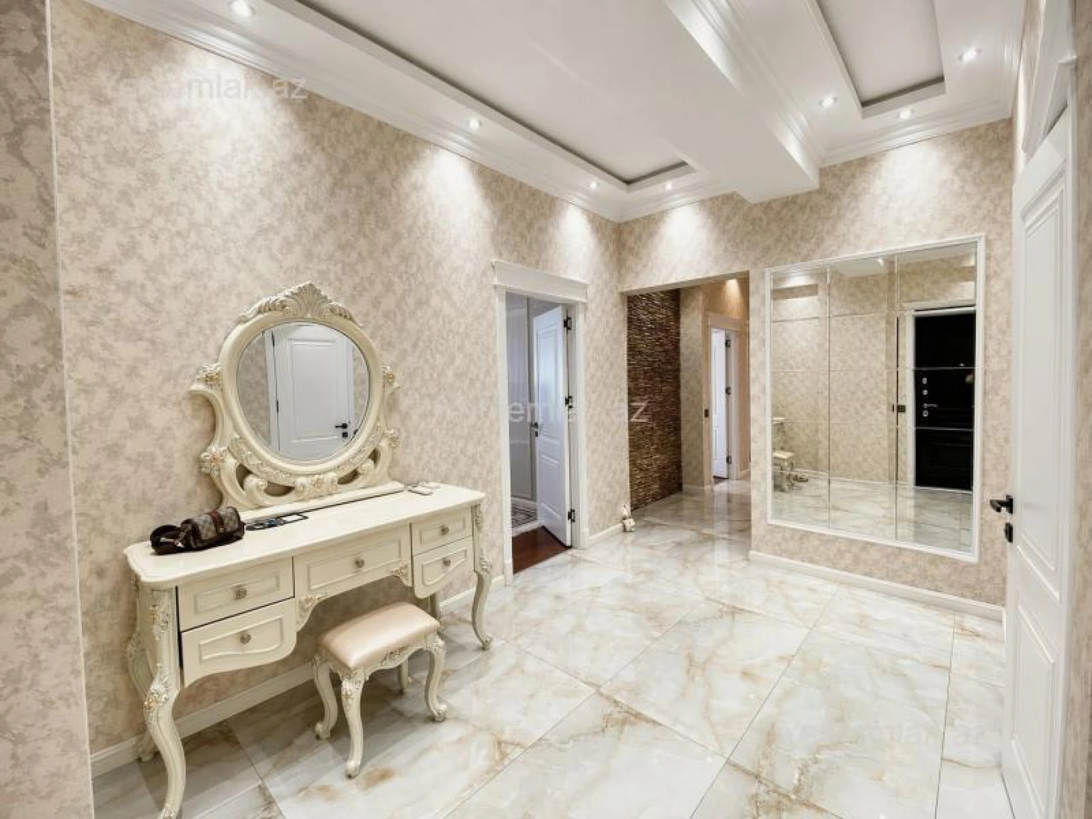 Satılır 3 otaqlı yeni tikili 120 m²