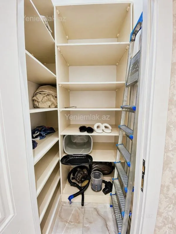 Satılır 3 otaqlı yeni tikili 120 m²