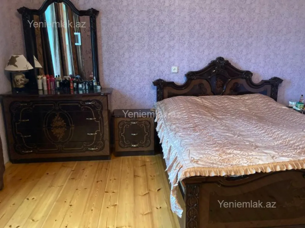 Satılır 6 otaqlı həyət evi 200 m²