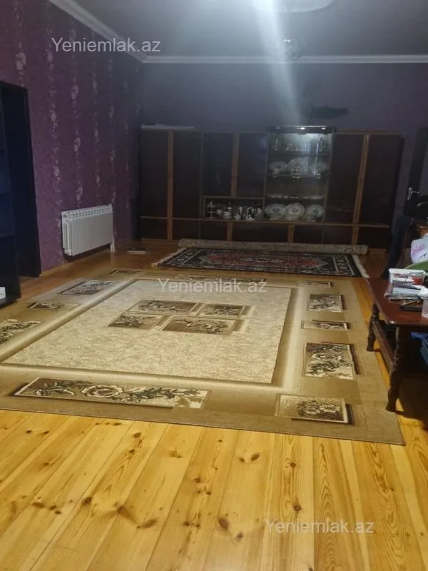 Satılır 6 otaqlı həyət evi 200 m²