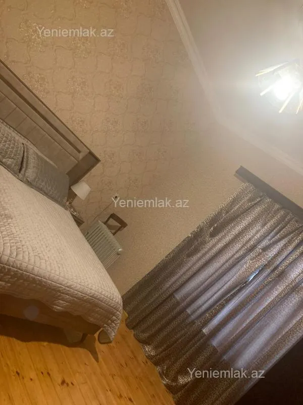 Satılır 6 otaqlı həyət evi 200 m²