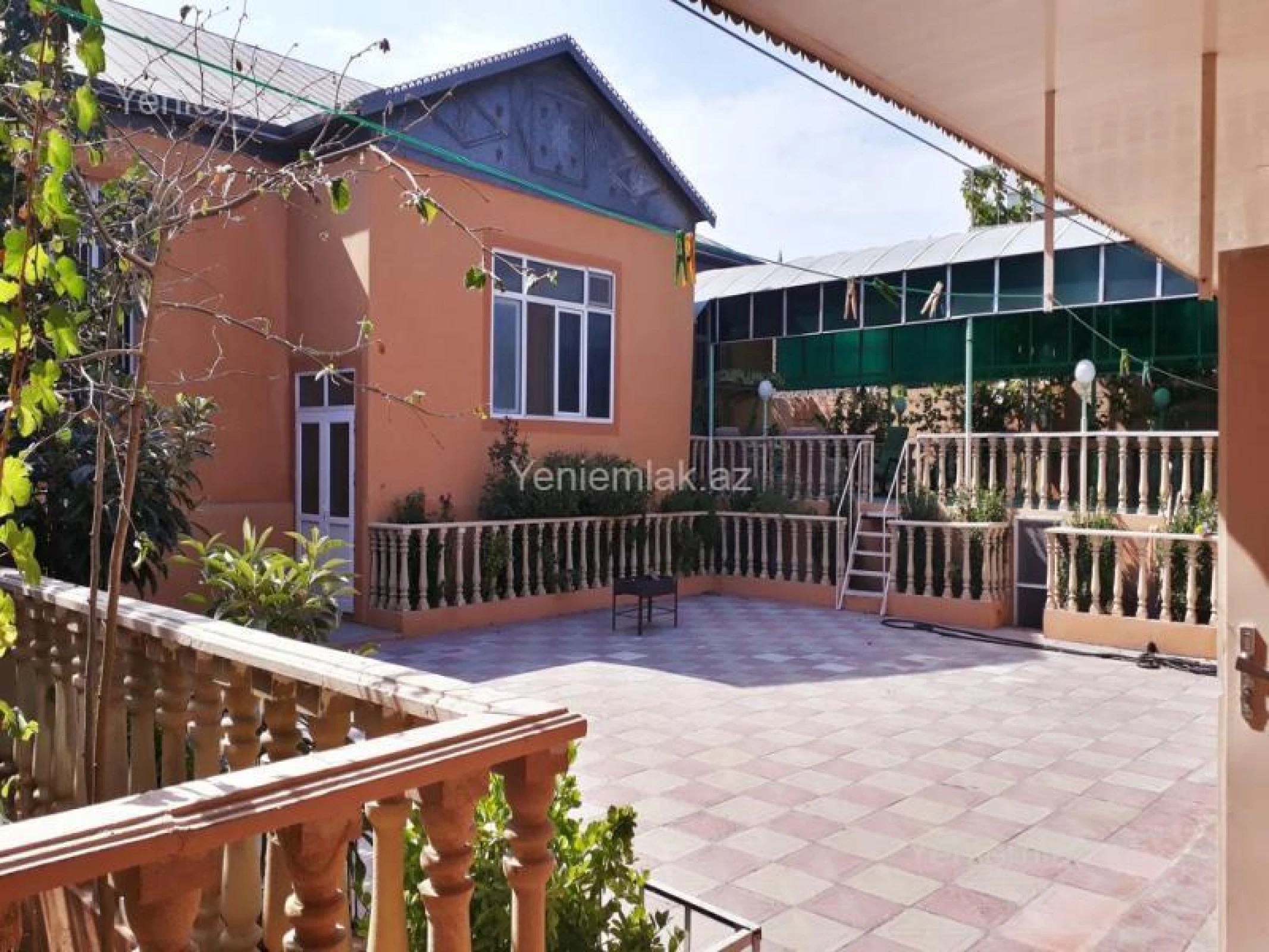 Satılır 6 otaqlı həyət evi 200 m²