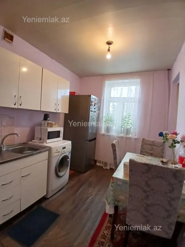 Satılır 2 otaqlı köhnə tikili 60 m²