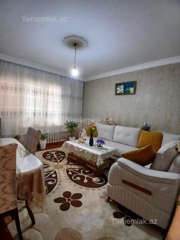 Satılır 2 otaqlı köhnə tikili 60 m²