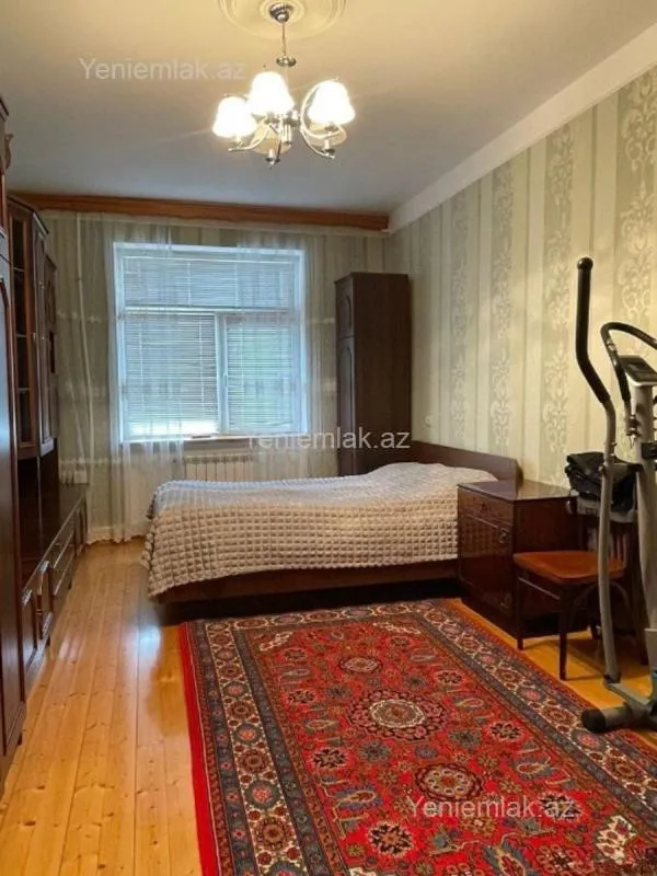 Satılır 4 otaqlı köhnə tikili 100 m²